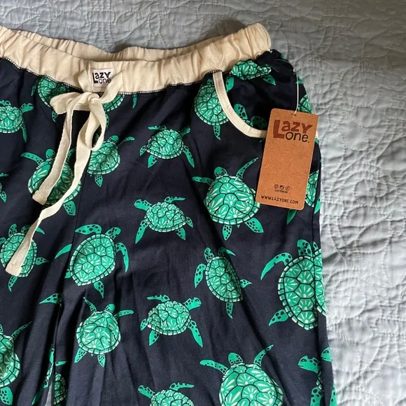 Lazy one Bermuda turtle sleeping shorts - Picture 3 of 7